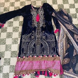 Designer Pakistani Velvet Outfit!
Beautiful Velvet!!!!